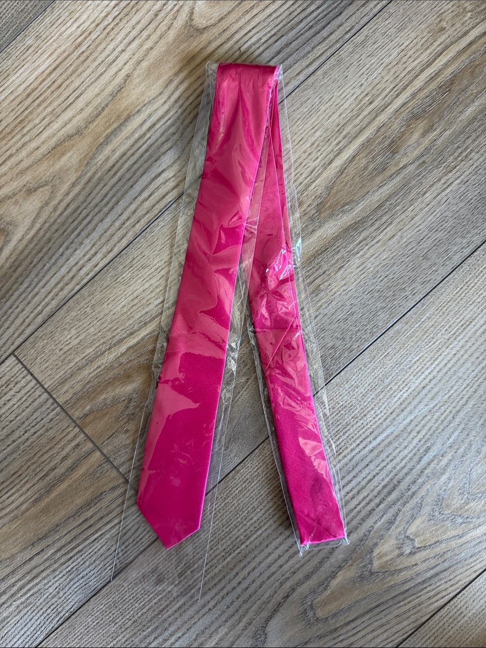 Men's Solid Hot Pink Neck Tie - Picture 2 of 2